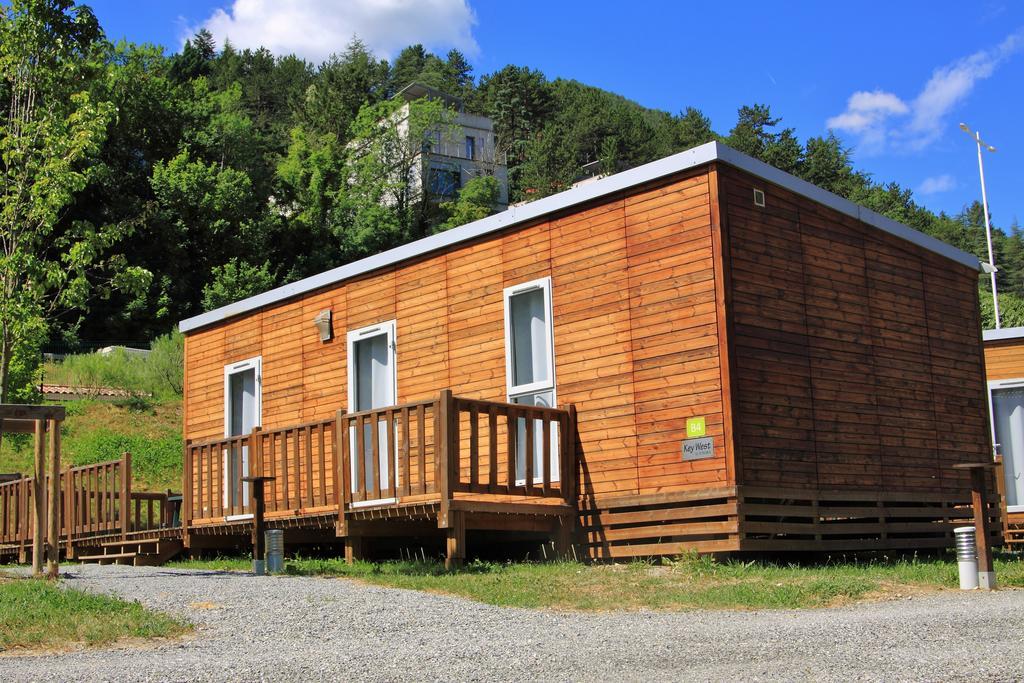 Camping Lou Gourdan Hotell Puget-Théniers Eksteriør bilde